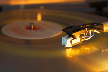 Testina su vinile in movimento