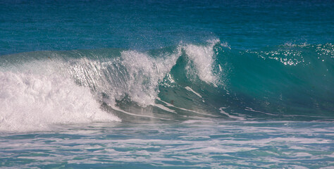 Waves in the indian ocean, seen from the Hellfire Bay in the Cape Le Grand National Park in Western Australia
