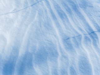 Shadows and  patterns  on the surface of  snow