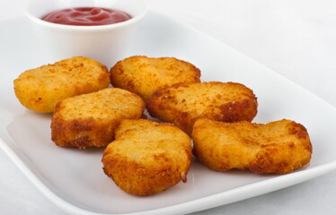 Six slices of chicken nuggets with ketchup