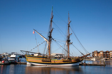 Fototapeta na wymiar ship in the harbor