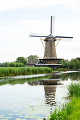 mill De Vriendschap along river Alblas in Bleskensgraaf, The Netherlands