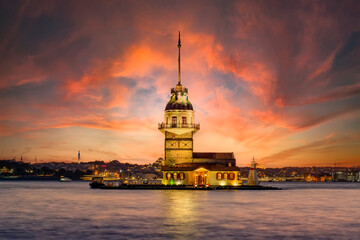 Obraz premium Maiden's Tower in istanbul, Turkey (KIZ KULESI - USKUDAR)