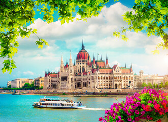 Fototapeta premium Flowers and Parliament