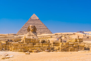 The Great Sphinx of Giza and in the background the pyramid of Khafre, the pyramids of Giza. Cairo,...