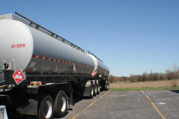 Combination train fuel tanker