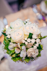Blumendeko auf einer Hochzeit