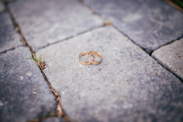 Fototapeta na wymiar Detailbilder der Ringe bei einer Hochzeit
