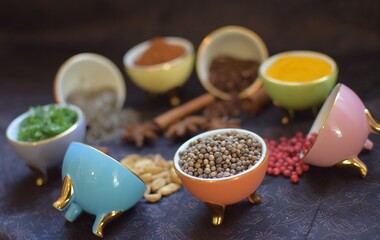 Epices curcuma curry piment paprika cumin	
