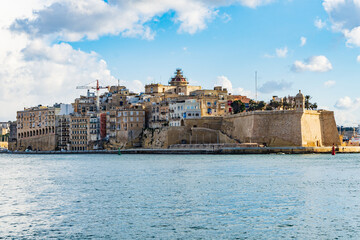 Obraz premium The fortified city of Senglea in Malta. The fortification known as The Spur with the Gardjola Guard Tower stick out into the Grand Harbour.