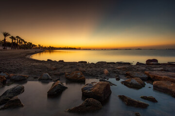 amanecer en la costa en verano