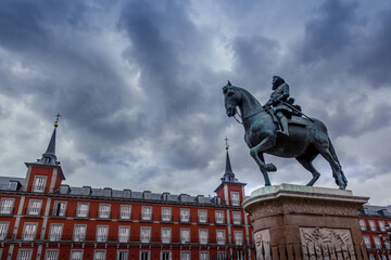 Fototapeta na wymiar King Philip III statue in Plaza Mayor, Madrid, Spain.