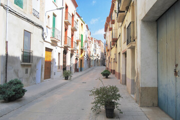 Fototapeta na wymiar Rue de Montbrio Del Camp, Catalogne, Espagne