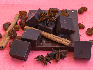 chocolate raisins cinnamon close-up, delicious food sweets