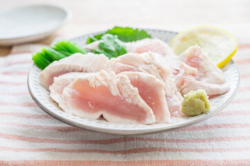 湯引き鶏のさしみ