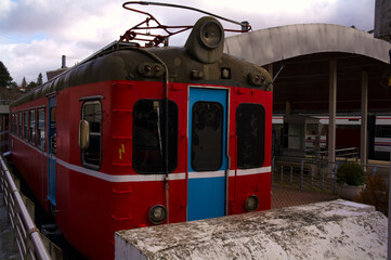 pociąg transport zabytkowy czerwony elektryczny