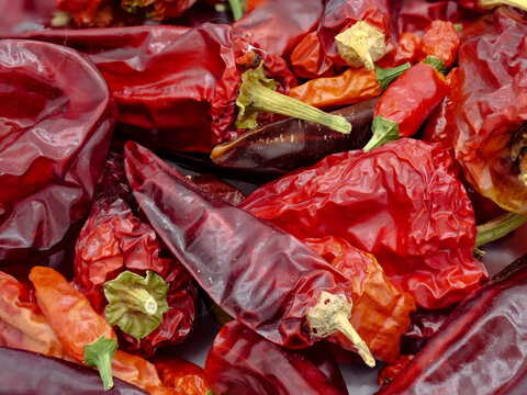 viele getrocknete Chilis