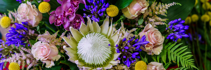 panoramic view centre in a flower shop with roses