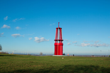 Das Geleucht Denkmal einer Grubenlampe auf der Halde Rheinpreussen bei Moers © mitifoto