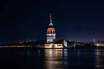 Fototapeta premium Maiden's Tower at night.Most famous tower in istanbul with city light background 