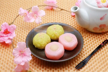 生菓子　桜切団子と菜の花おはぎ