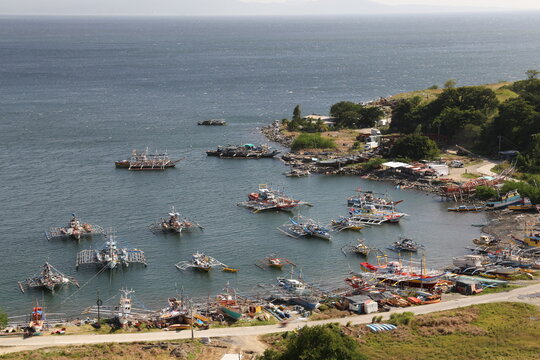 Fischerhafen bei Rauer See, Sisiman &ndash; Mariveles, Region Bataan, Philippinen
