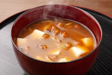 なめこと豆腐の味噌汁