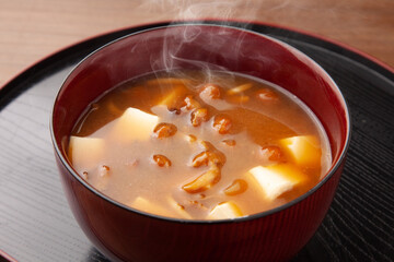 なめこと豆腐の味噌汁