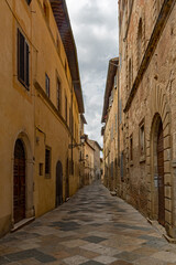 Gasse in der Altstadt von Colle di Val d'Elsa in der Toskana in Italien 