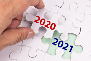 Finger flipping puzzle transiting from 2020 to 2021 new year