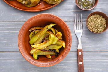 Bowl with grilled bell pepper on wooden table