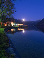 Fototapeta premium Mondaufgang am Grundlsee