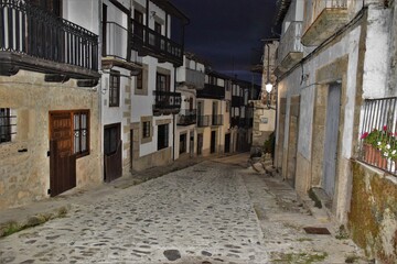 Obraz na płótnie Canvas calle de noche, candelario, salamanca