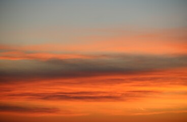 Abendrot am Himmel mit Wolkenband