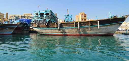 Fototapeta na wymiar Holzboot am Dubai-Creek