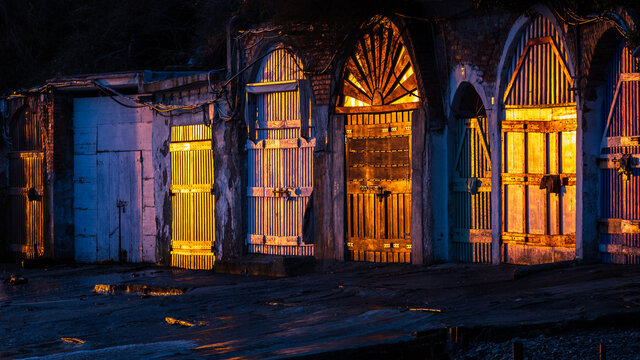 I portoni in legno delle grotte del Passetto di Ancona illuminati dal sole dell'alba