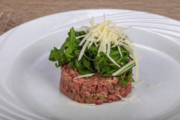 Raw Beef tartar with rucola and cheese