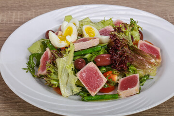 Nicoise salad with roasted tuna