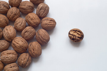 Images of walnuts on an insulated table. 