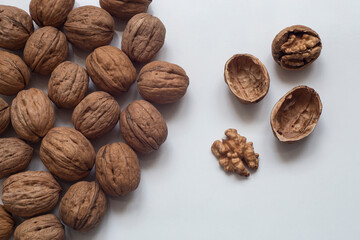 Images of walnuts on an insulated table. 
