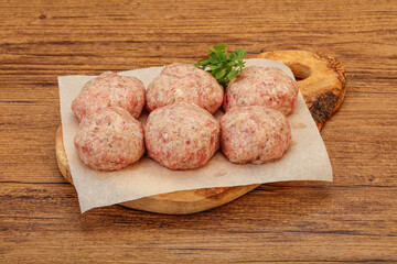 Raw turkey meatball for cooking