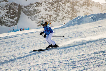 Fototapeta na wymiar skiing in the Alps winter ski season