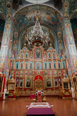 Fototapeta na wymiar interior in a large beautiful Orthodox church