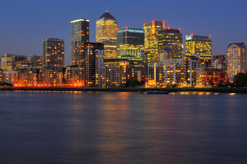 Obraz premium Canary Wharf London skyline at night