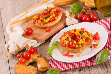 Friselle with tomatoes and mais.
