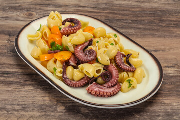 Pasta with octopus and yellow tomatoes