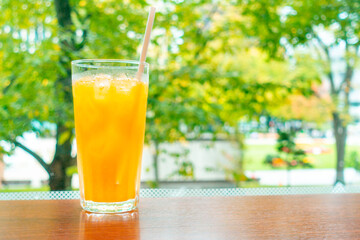 新鮮なオレンジジュースのイメージ