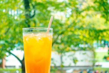 新鮮なオレンジジュースのイメージ