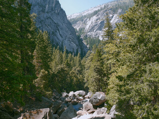 Fototapeta na wymiar Vernal Falls Trail, Yosemite National Park, California