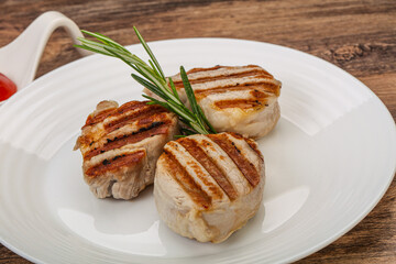 Grilled pork medallion with sauce